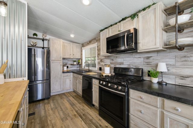 45465 E 25th Street # 11, Lancaster, CA 93535