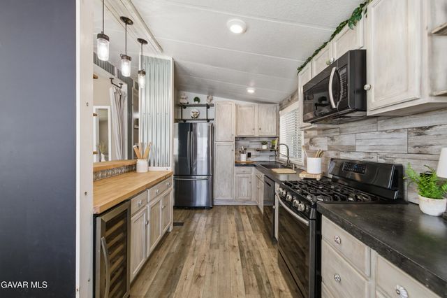 45465 E 25th Street # 11, Lancaster, CA 93535