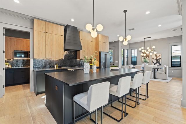 807 W PARK AVENUE, Tampa, FL 33602