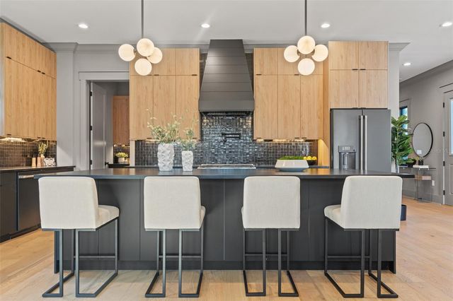 807 W PARK AVENUE, Tampa, FL 33602