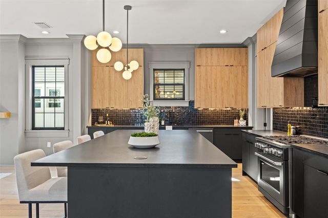 807 W PARK AVENUE, Tampa, FL 33602