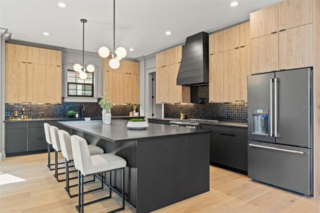 807 W PARK AVENUE, Tampa, FL 33602