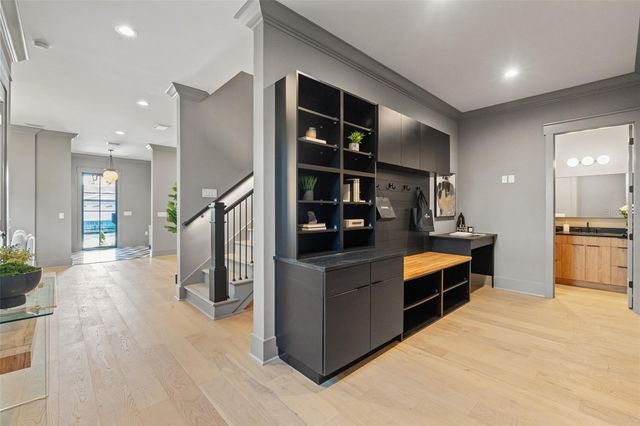 807 W PARK AVENUE, Tampa, FL 33602