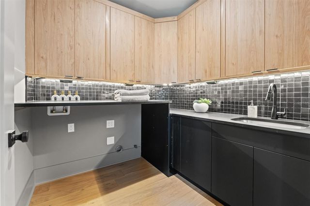 807 W PARK AVENUE, Tampa, FL 33602