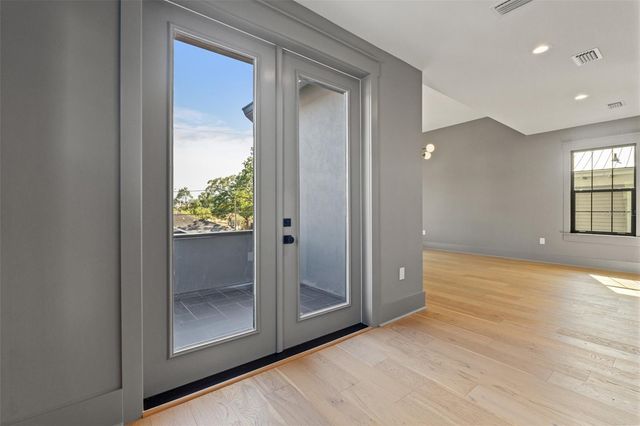 807 W PARK AVENUE, Tampa, FL 33602