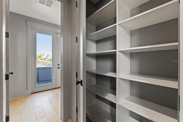 807 W PARK AVENUE, Tampa, FL 33602