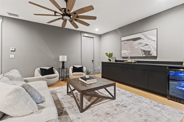 807 W PARK AVENUE, Tampa, FL 33602