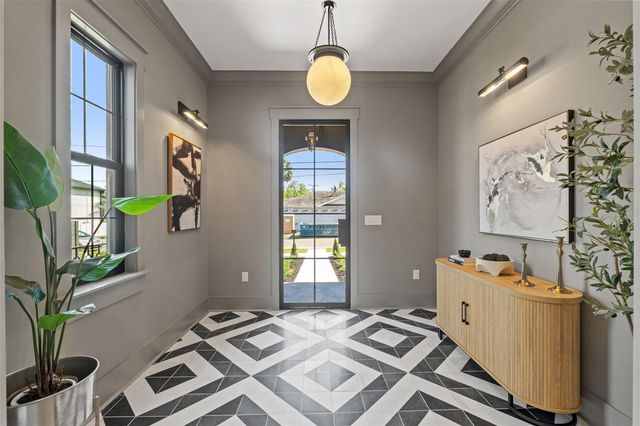 807 W PARK AVENUE, Tampa, FL 33602