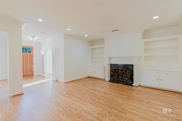 8899 North Court, Daphne, AL 36527