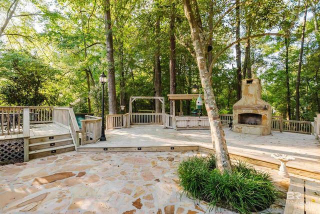 8899 North Court, Daphne, AL 36527