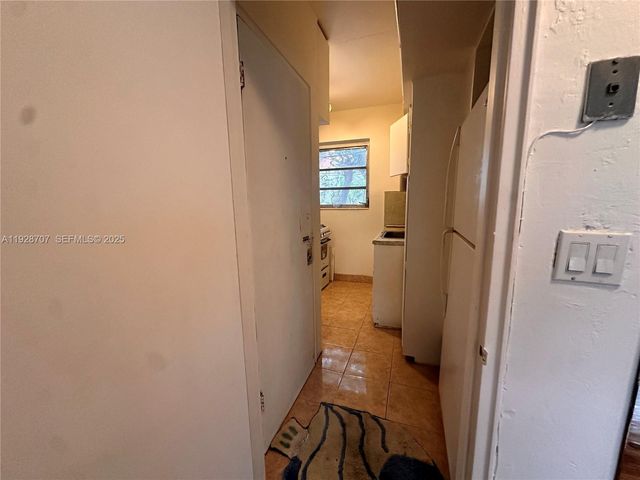 4740 Pine Tree Dr 20, Miami Beach, FL 33140