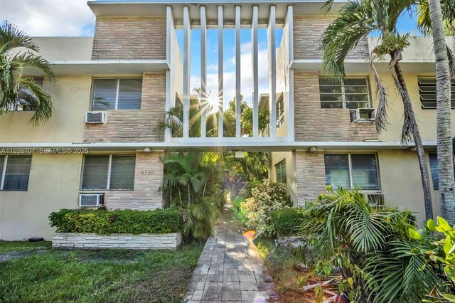 4740 Pine Tree Dr 20, Miami Beach, FL 33140