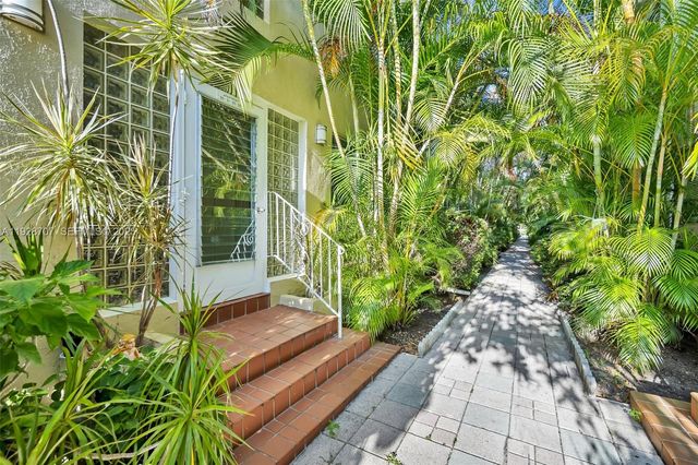 4740 Pine Tree Dr 20, Miami Beach, FL 33140