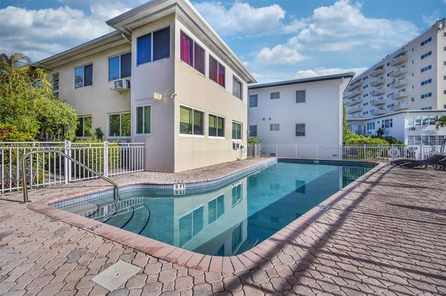4740 Pine Tree Dr 20, Miami Beach, FL 33140