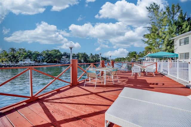 4740 Pine Tree Dr 20, Miami Beach, FL 33140