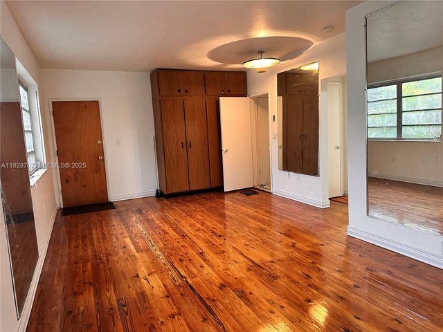 4740 Pine Tree Dr 20, Miami Beach, FL 33140