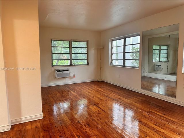 4740 Pine Tree Dr 20, Miami Beach, FL 33140