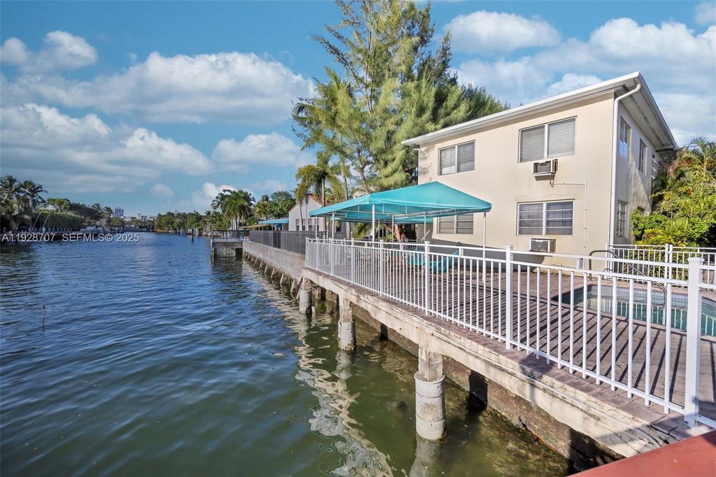 4740 Pine Tree Dr 20, Miami Beach, FL 33140