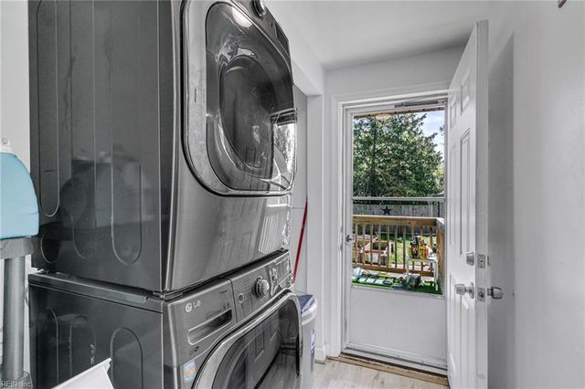 124 Cambridge PL, Hampton, VA 23669