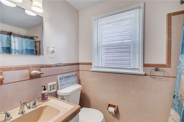 124 Cambridge PL, Hampton, VA 23669