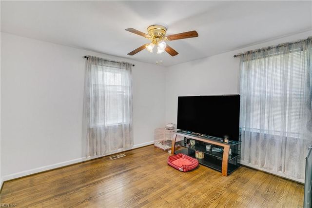 124 Cambridge PL, Hampton, VA 23669