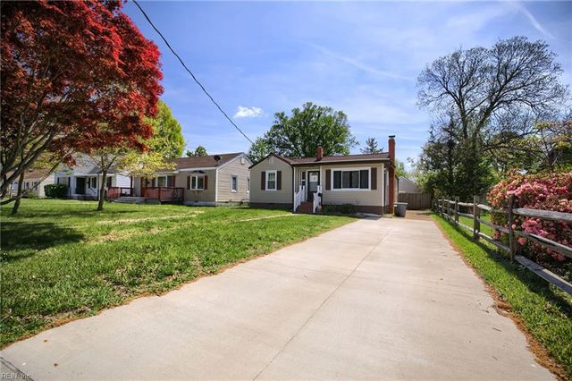 124 Cambridge PL, Hampton, VA 23669