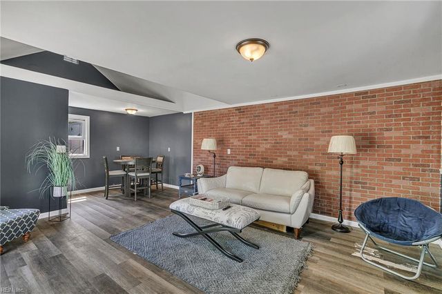 124 Cambridge PL, Hampton, VA 23669