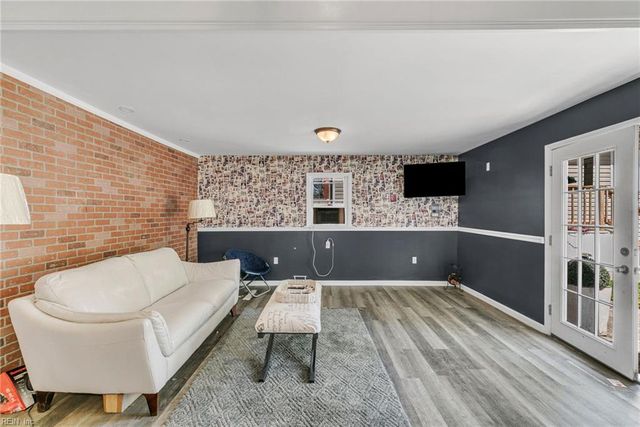 124 Cambridge PL, Hampton, VA 23669