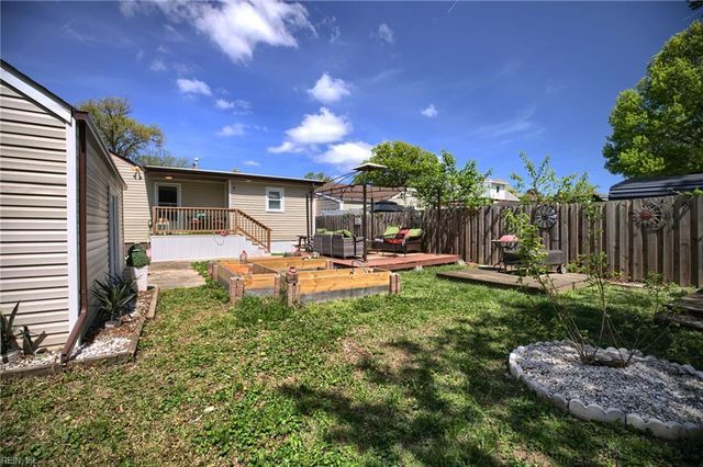 124 Cambridge PL, Hampton, VA 23669