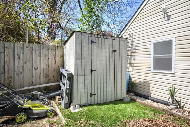 124 Cambridge PL, Hampton, VA 23669