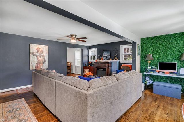 124 Cambridge PL, Hampton, VA 23669