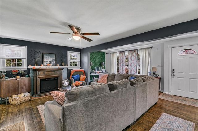 124 Cambridge PL, Hampton, VA 23669