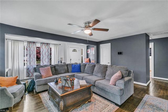 124 Cambridge PL, Hampton, VA 23669