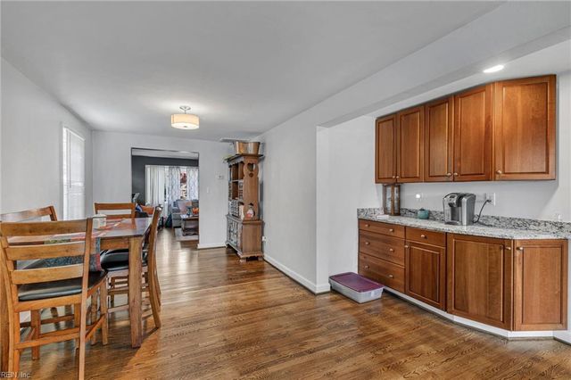 124 Cambridge PL, Hampton, VA 23669