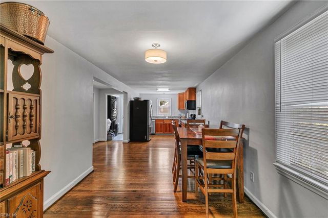 124 Cambridge PL, Hampton, VA 23669