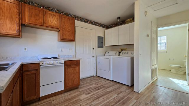 240 W French Street, Eufaula, OK 74432