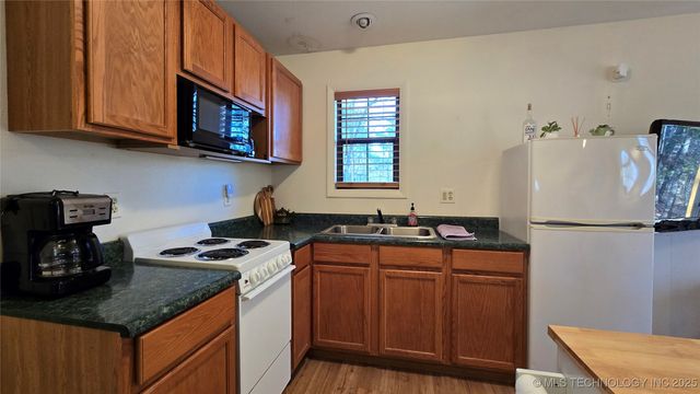 240 W French Street, Eufaula, OK 74432