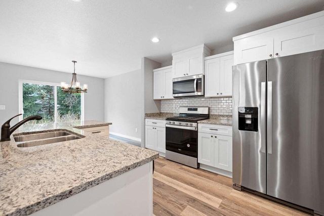 2105 Daisy DRIVE, West Bend, WI 53090