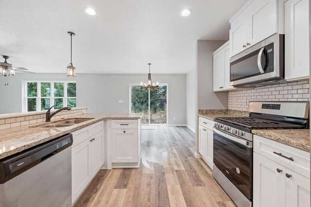 2105 Daisy DRIVE, West Bend, WI 53090