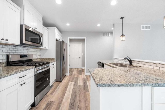 2105 Daisy DRIVE, West Bend, WI 53090