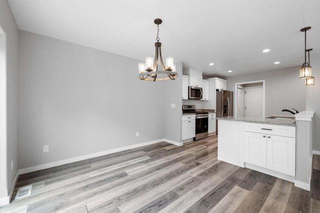 2105 Daisy DRIVE, West Bend, WI 53090