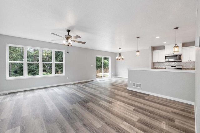 2105 Daisy DRIVE, West Bend, WI 53090