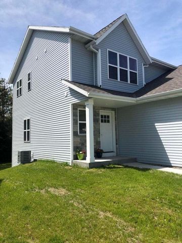 2105 Daisy DRIVE, West Bend, WI 53090