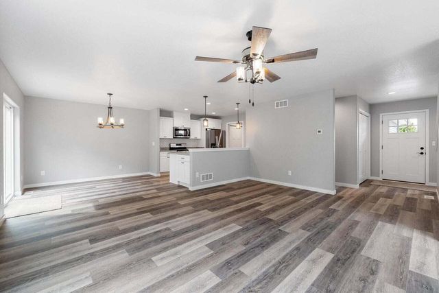 2105 Daisy DRIVE, West Bend, WI 53090