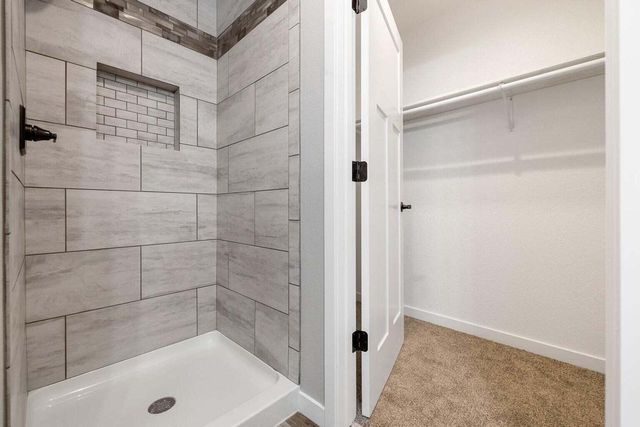 2105 Daisy DRIVE, West Bend, WI 53090