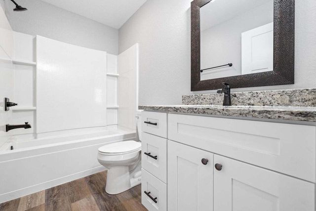 2105 Daisy DRIVE, West Bend, WI 53090