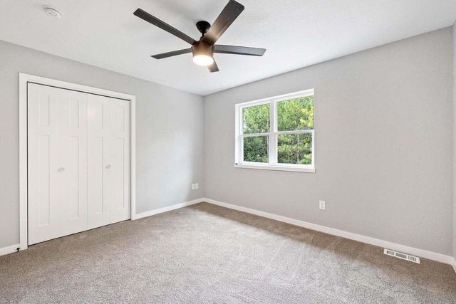 2105 Daisy DRIVE, West Bend, WI 53090