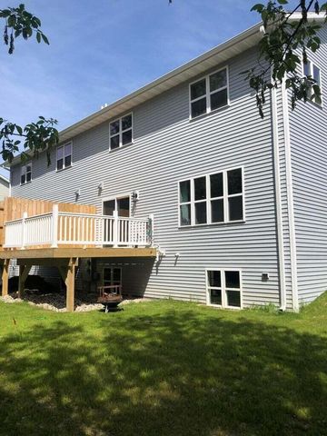 2105 Daisy DRIVE, West Bend, WI 53090