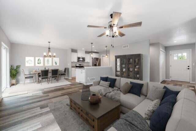 2105 Daisy DRIVE, West Bend, WI 53090