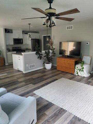 2105 Daisy DRIVE, West Bend, WI 53090